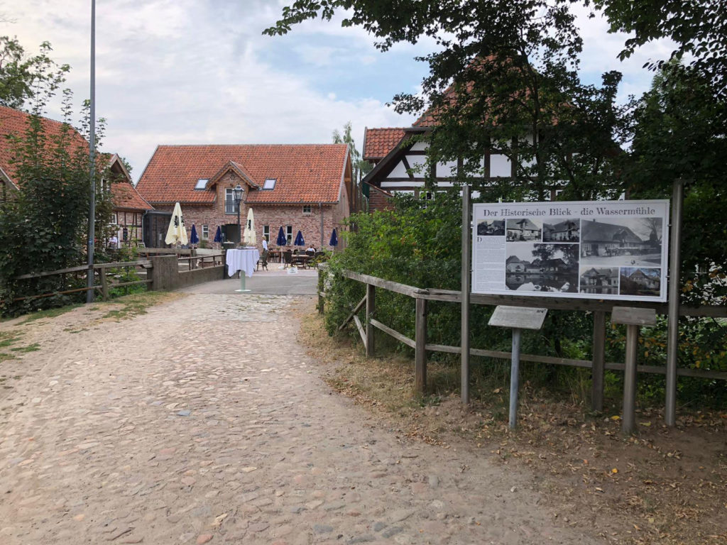 Historischer Blickauf die alte Mühle